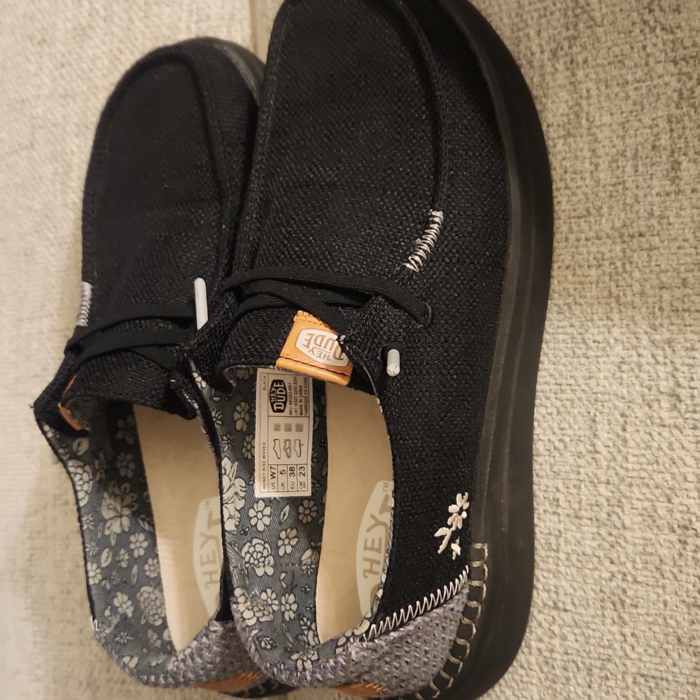 Hey Dude Wendy Rise Woven, Black w Floral Accent, Women's Size 7